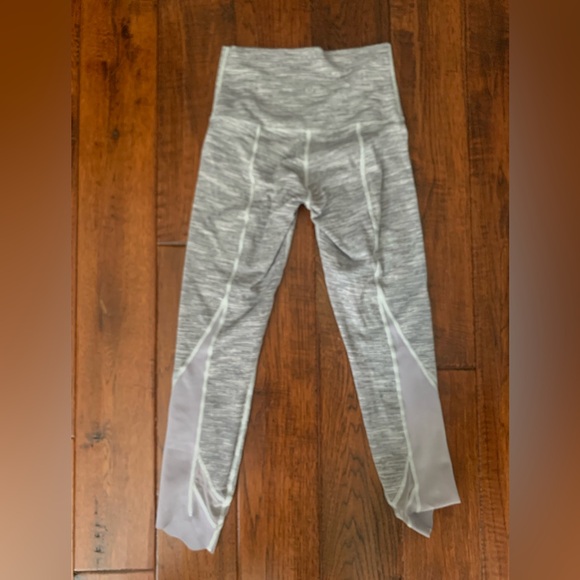 Lululemon Wunder Under Scalloped Hem High-Rise Crop - Picture 2 of 4